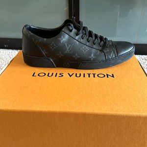 LOUIS VUITTON BLACK SNEAKERS